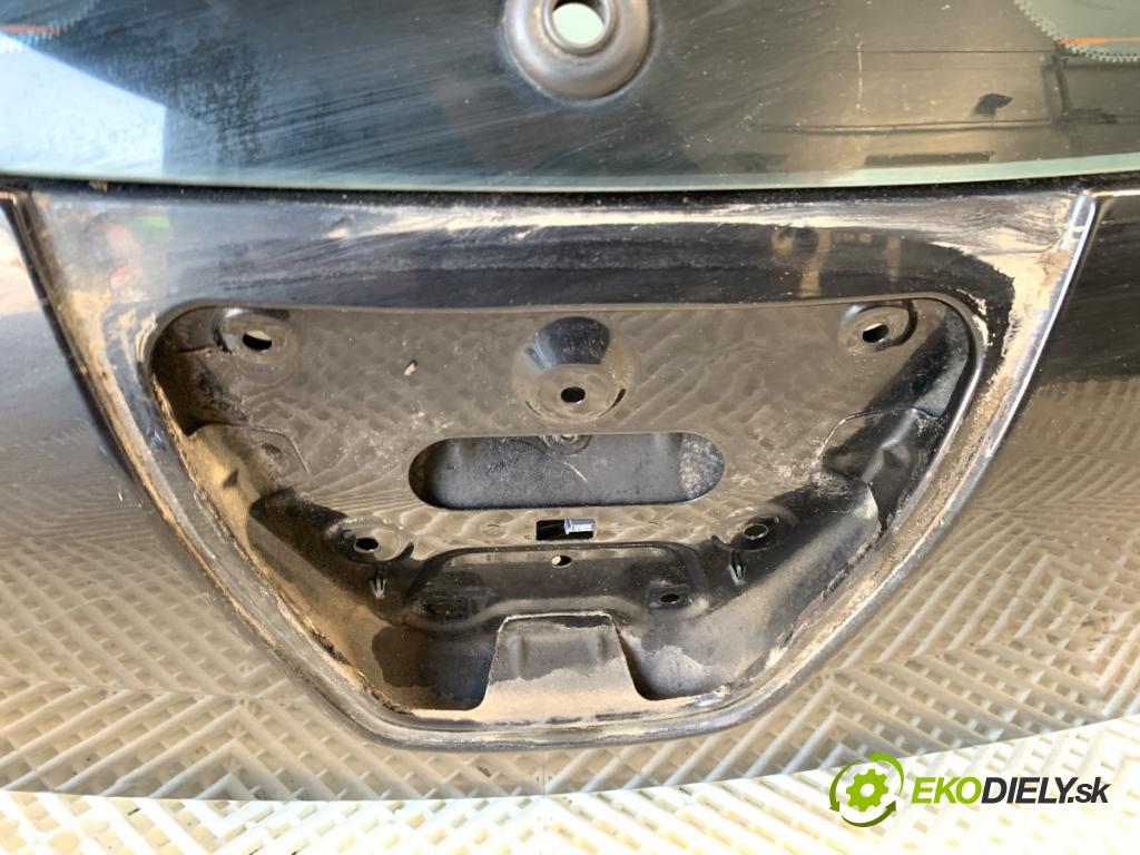 OPEL ASTRA J liftback 2010 81 kW 1.7 CDTI (68) 1686 kapota zadní část Z20R