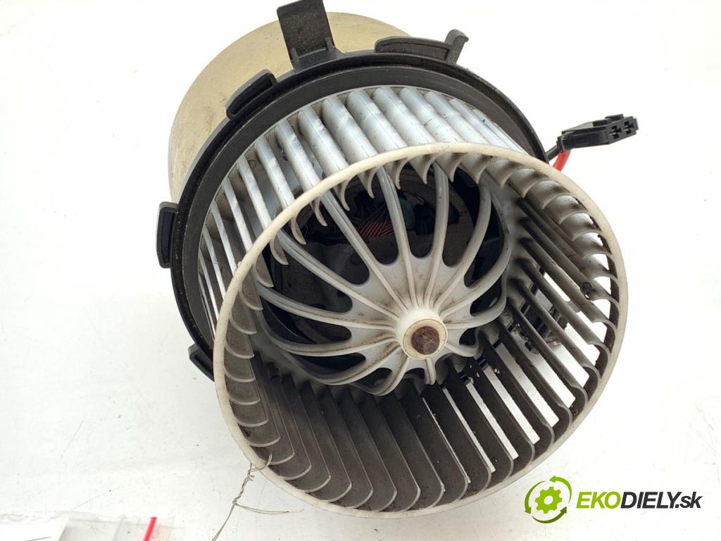 AUDI A4 B8 sedan 2008 118 kW 1.8 TFSI 1798 ventilátor kúrenia 8K1820021