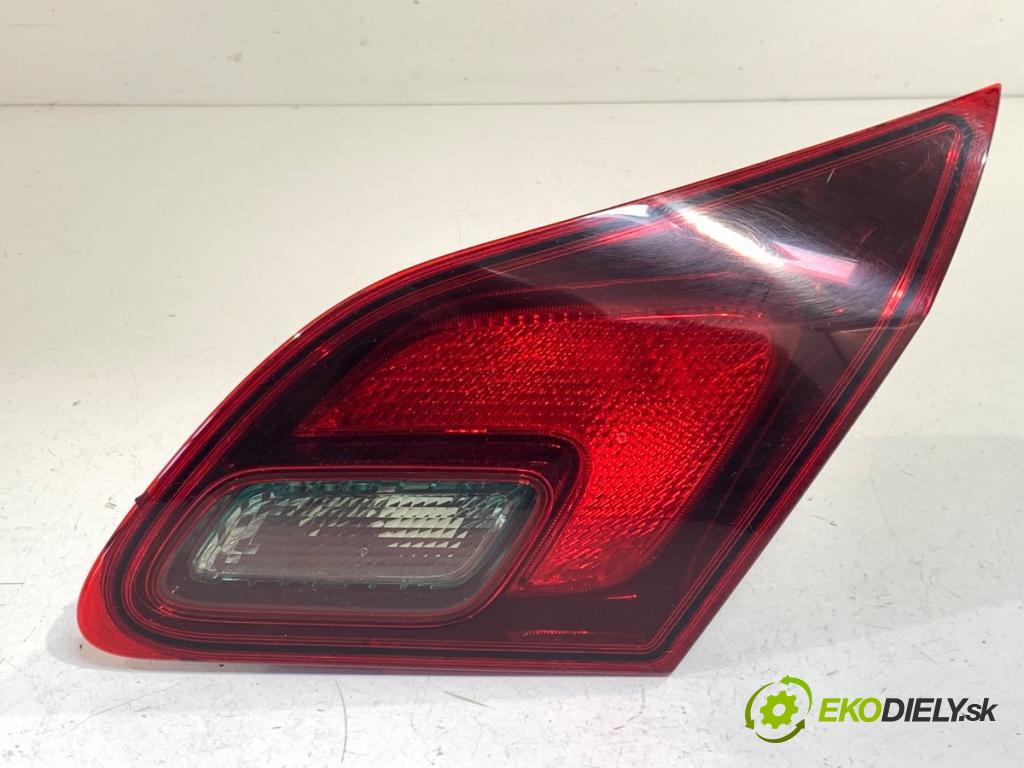 OPEL ASTRA J liftback 2010 81 kW 1.7 CDTI (68) 1686 světlo pravý zadní část vnitřní 