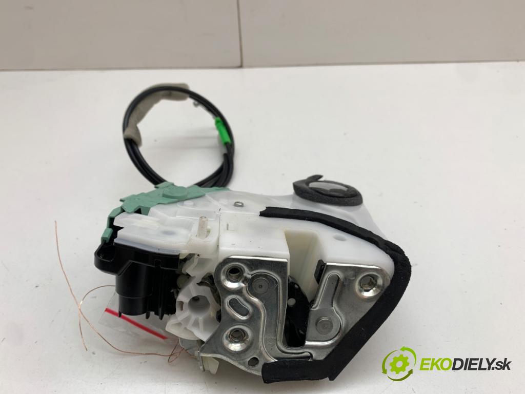 SUZUKI SWIFT V liftback 2023 61 kW 1.2 1197 zámok Dvere pravy zad 