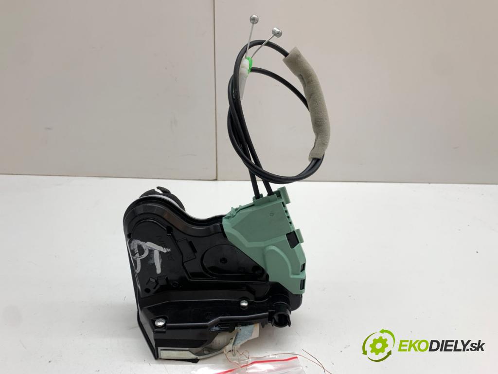 SUZUKI SWIFT V liftback 2023 61 kW 1.2 1197 zámok Dvere pravy zad