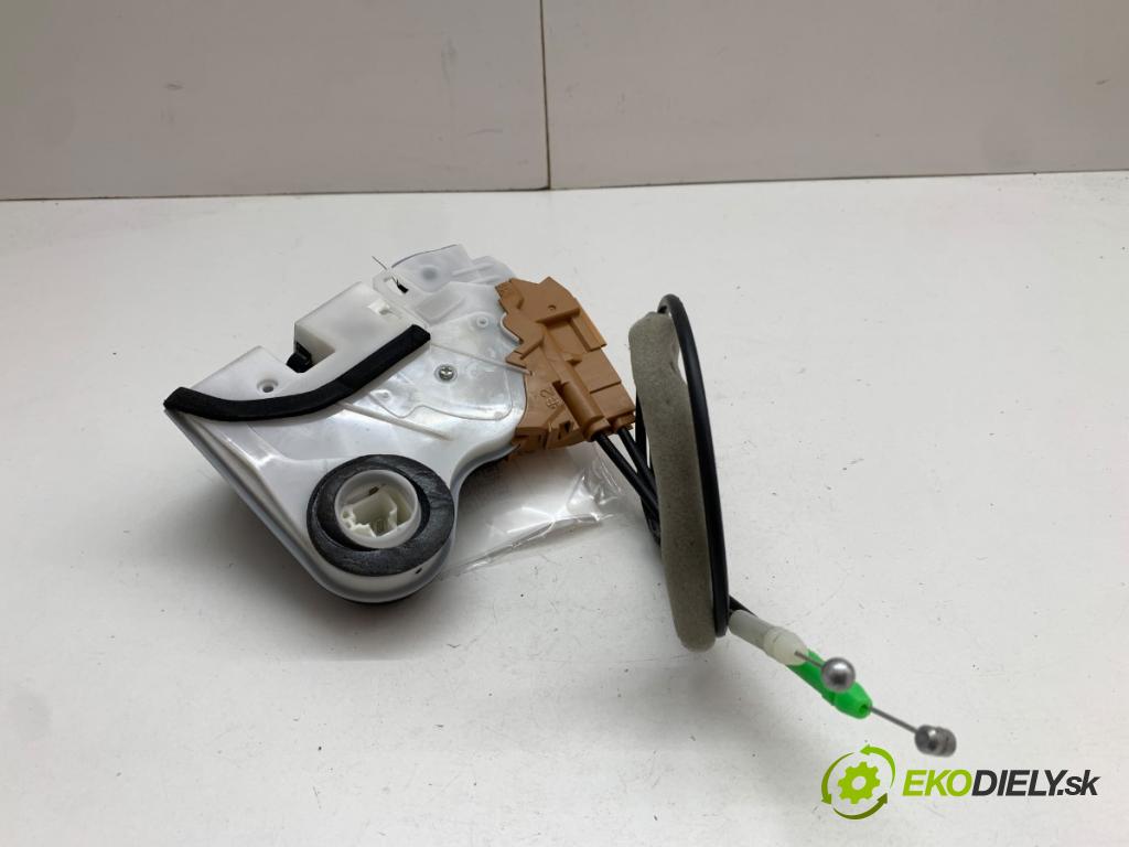 SUZUKI SWIFT V liftback 2023 61 kW 1.2 1197 zámok Dvere pravy predný