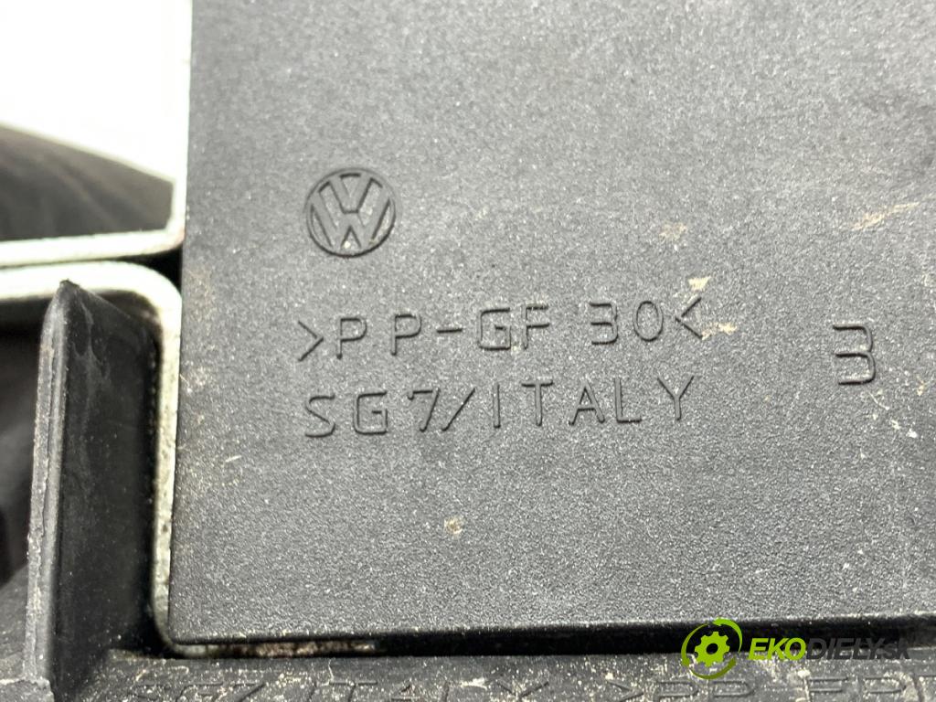VW GOLF VII Kombi 2016 81 kW 1.6 TDI 1598 zámok dveří zadní část