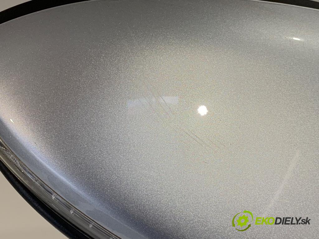VW GOLF VII Kombi 2016 81 kW 1.6 TDI 1598 zpětné zrcátko pravý LA7W