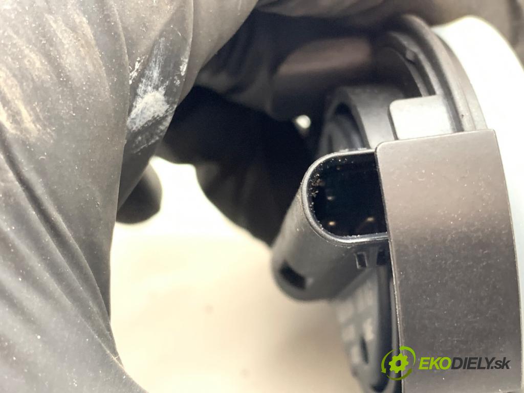 VW GOLF VII Kombi 2016 81 kW 1.6 TDI 1598 snímač nárazu 5Q0959354 (Snímač nárazu)