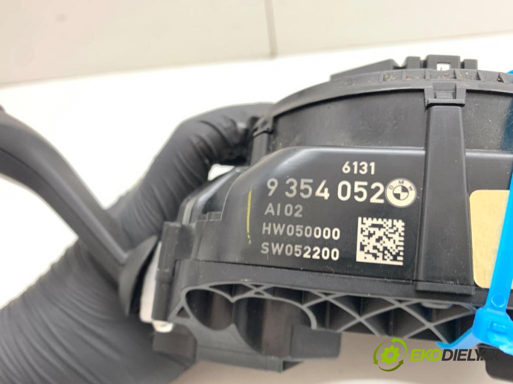 BMW F11 Kombi 2015 230 kW 535 d xDrive 2993 Prepínač kombinovaný 9354052 (Prepínacie páčky pod volantom)