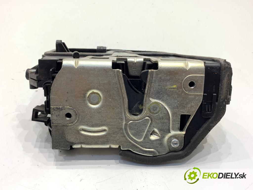 BMW E90 sedan 2006 120 kW 320 d 1995 zámok Dvere pravy zad 4389476