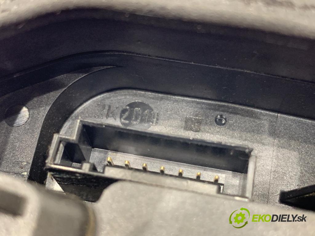 BMW E90 sedan 2006 120 kW 320 d 1995 zámok Dvere pravy zad 4389476