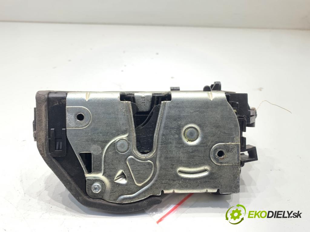 BMW E90 sedan 2006 120 kW 320 d 1995 zámok Dvere ľavy zad 4389475