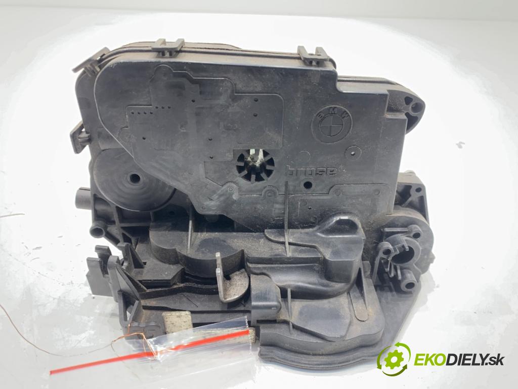 BMW E90 sedan 2006 120 kW 320 d 1995 zámok Dvere ľavy zad 4389475