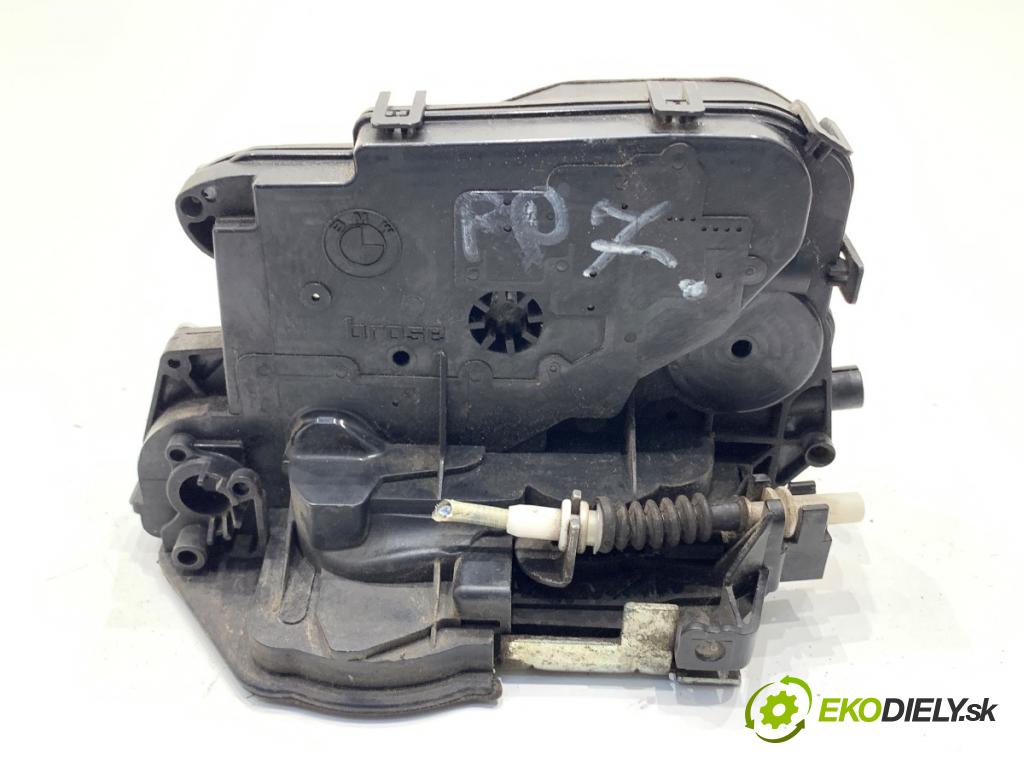 BMW E90 sedan 2006 120 kW 320 d 1995 zámok Dvere pravy predný 4389474