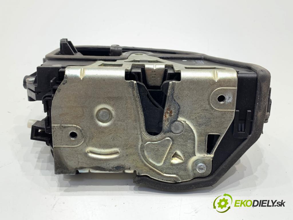 BMW E90 sedan 2006 120 kW 320 d 1995 zámok Dvere pravy predný 4389474