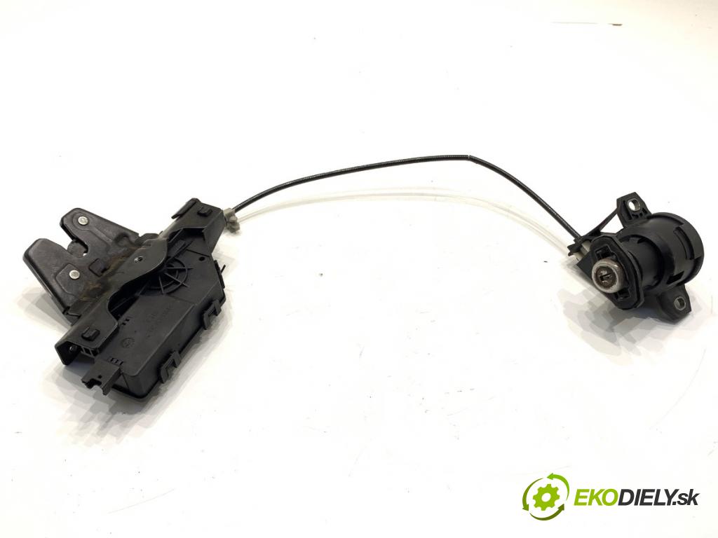 BMW E90 sedan 2006 120 kW 320 d 1995 zámok dverí zad 8196401