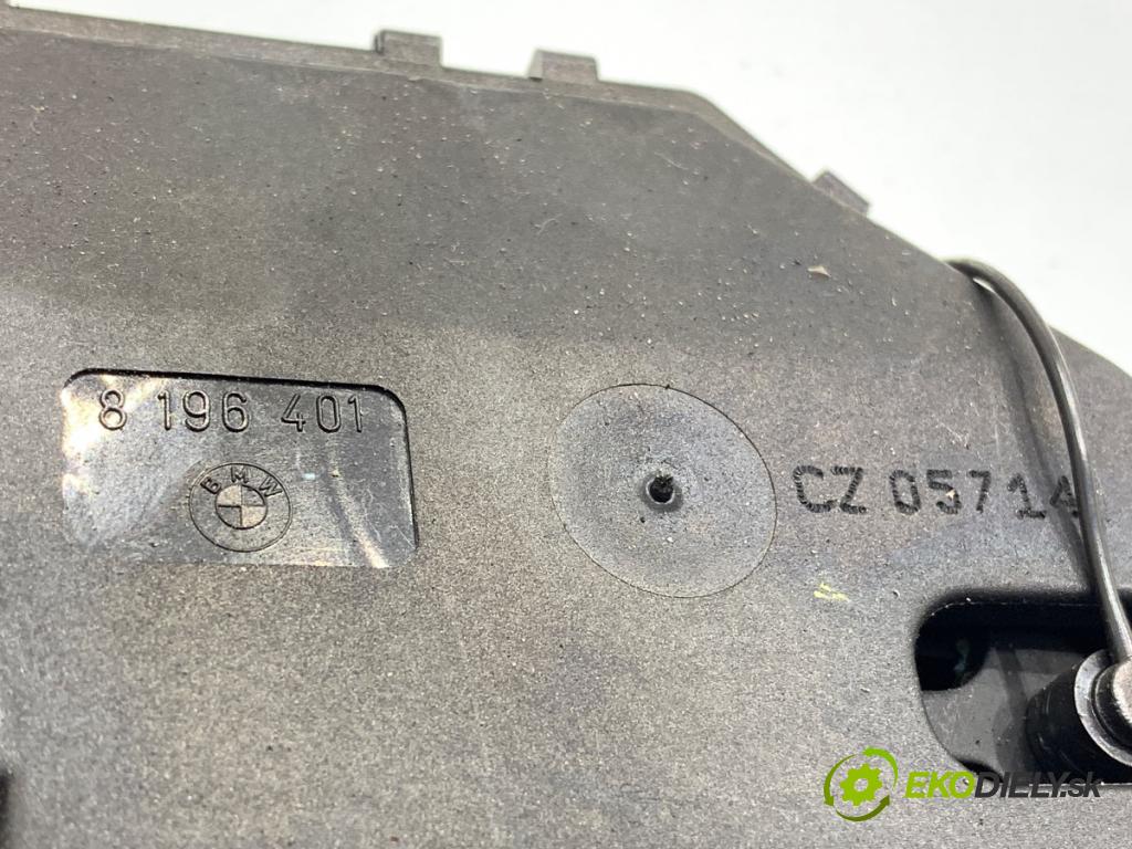 BMW E90 sedan 2006 120 kW 320 d 1995 zámok dverí zad 8196401