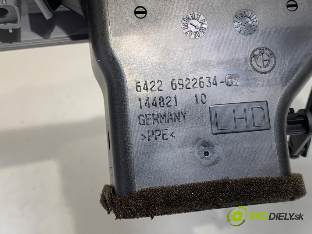 BMW E90 sedan 2006 120 kW 320 d 1995 mří topení přední část 6924082A