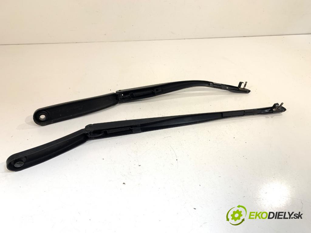 BMW F11 Kombi 2015 230 kW 535 d xDrive 2993 ramena stěrače přední část 7203156