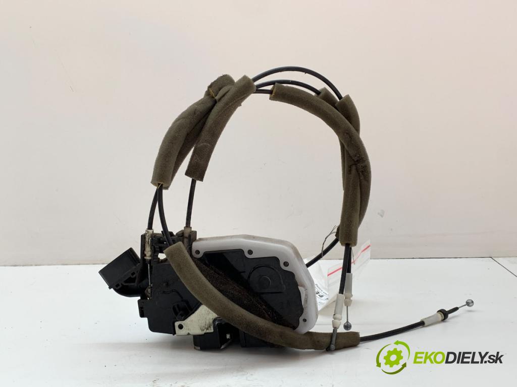 NISSAN X-TRAIL T32 SUV 2015 120 kW 1.6 DIG-T (T32) 1618 zámok Dvere pravy zad