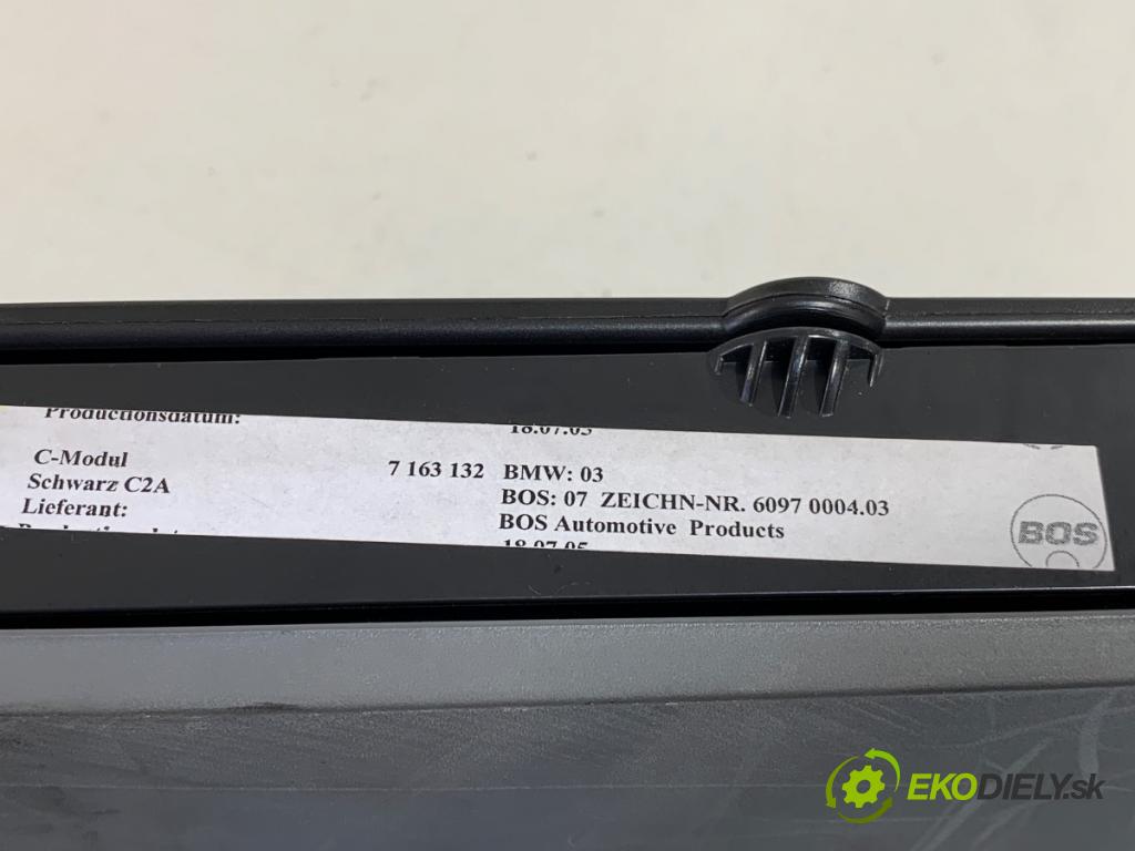 BMW E90 sedan 2006 120 kW 320 d 1995 přihrádka kastlík TAŠKA na LYŽE: kobereček 7163132
