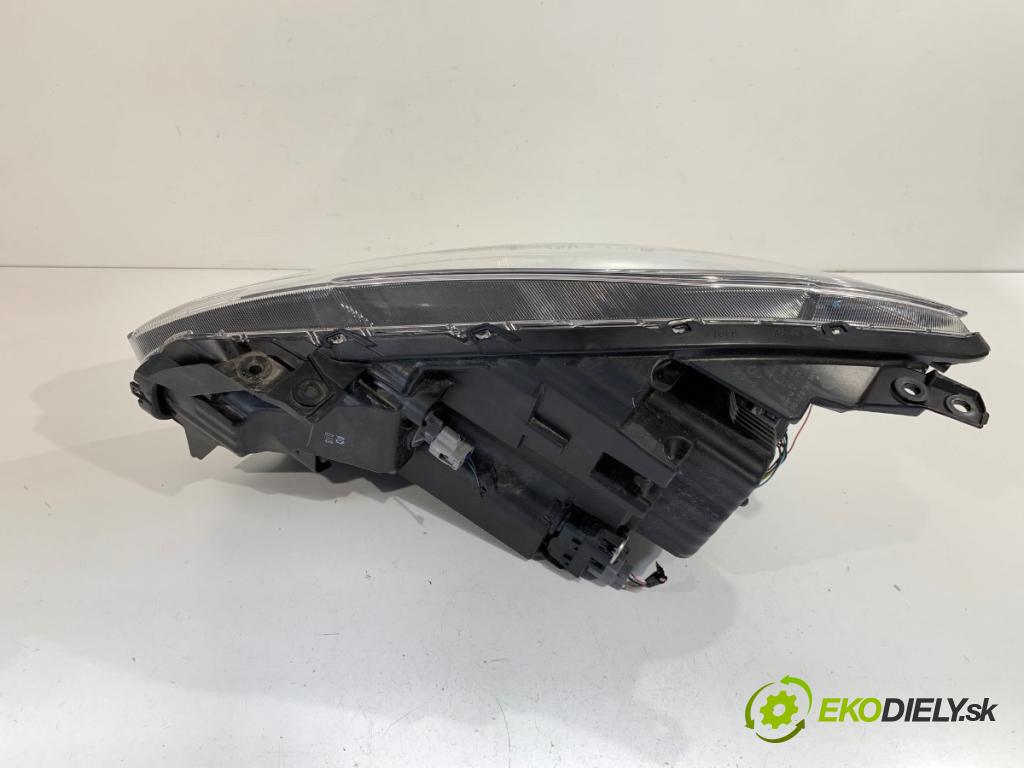 SUZUKI SWIFT V liftback 2023 61 kW 1.2 1197 světlomet pravý přední část