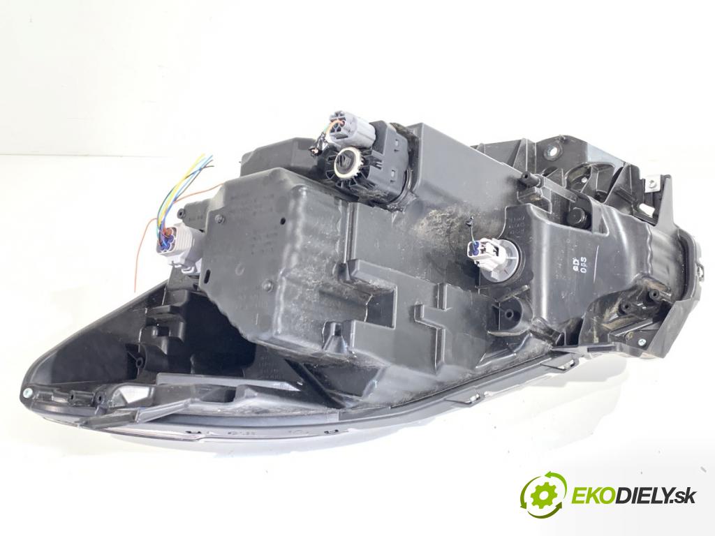 SUZUKI SWIFT V liftback 2023 61 kW 1.2 1197 světlomet pravý přední část