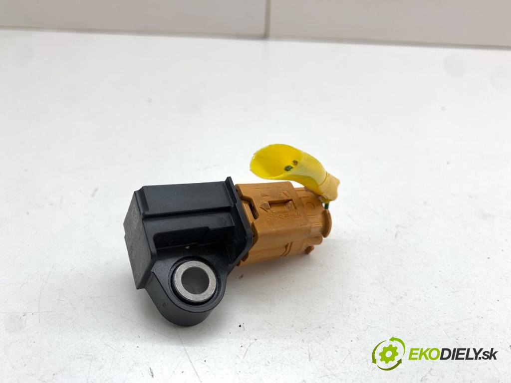 SUZUKI SWIFT V liftback 2023 61 kW 1.2 1197 Snímač nárazu 38930-52R10 (Snímač nárazu)