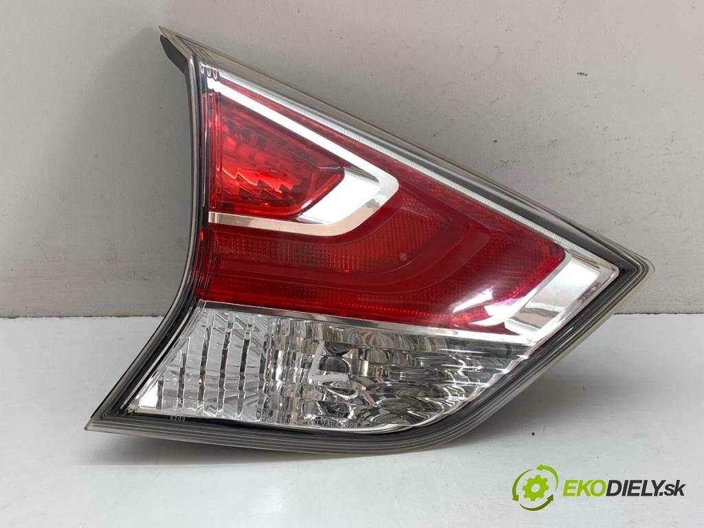 NISSAN X-TRAIL T32 SUV 2015 120 kW 1.6 DIG-T (T32) 1618 světlo levý zadní část vnitřní 
