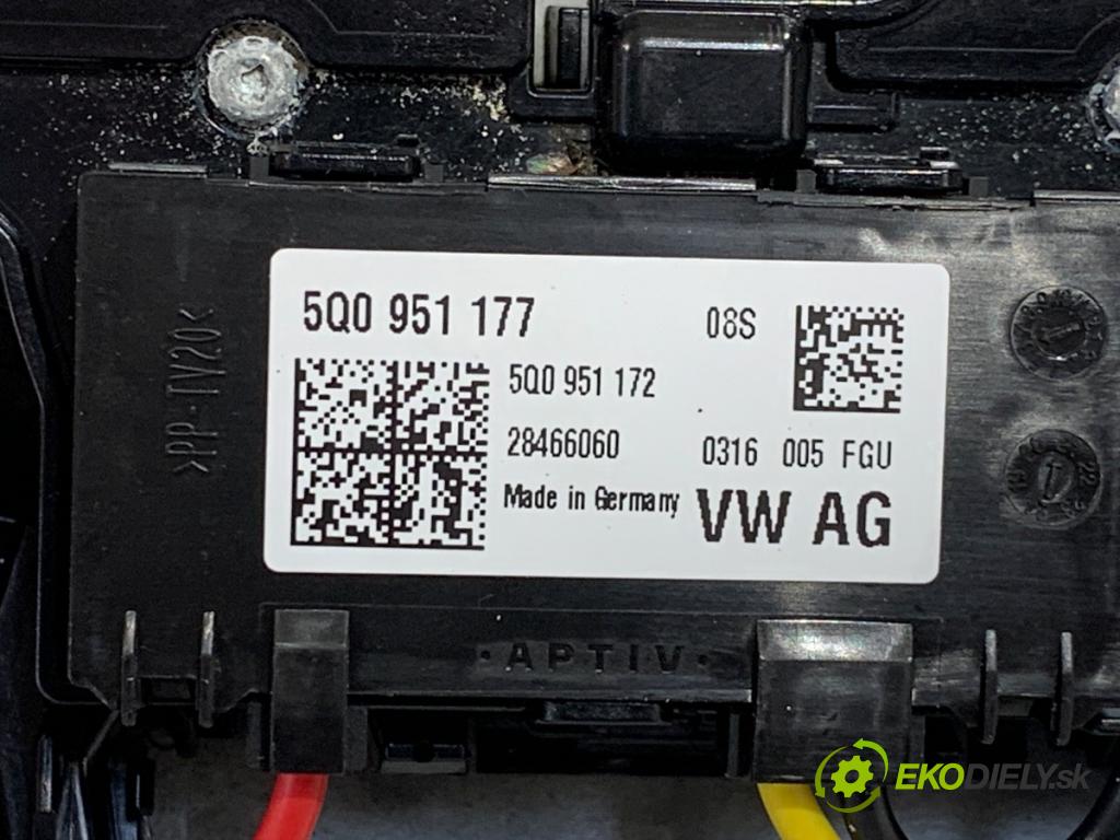 AUDI Q5 FY SUV 2021 195 kW 55 TFSI e quattro 1984 Svetlo stropné 5Q0951177