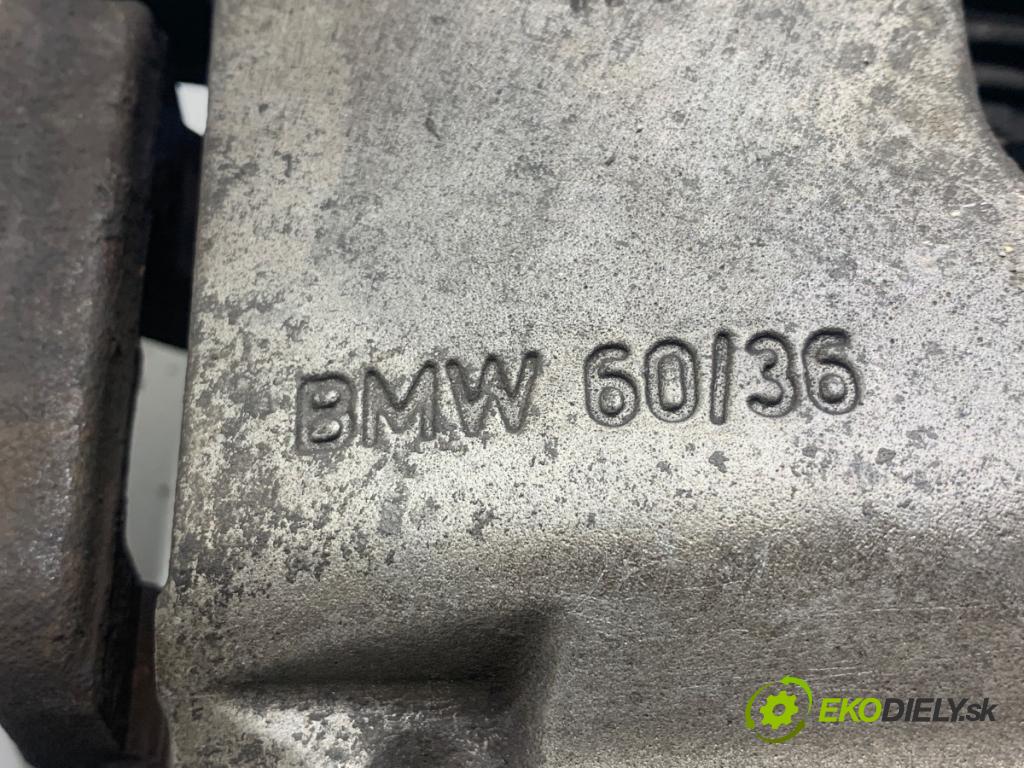 BMW F11 Kombi 2015 230 kW 535 d xDrive 2993 brzdič třmen pravý přední část 60/36