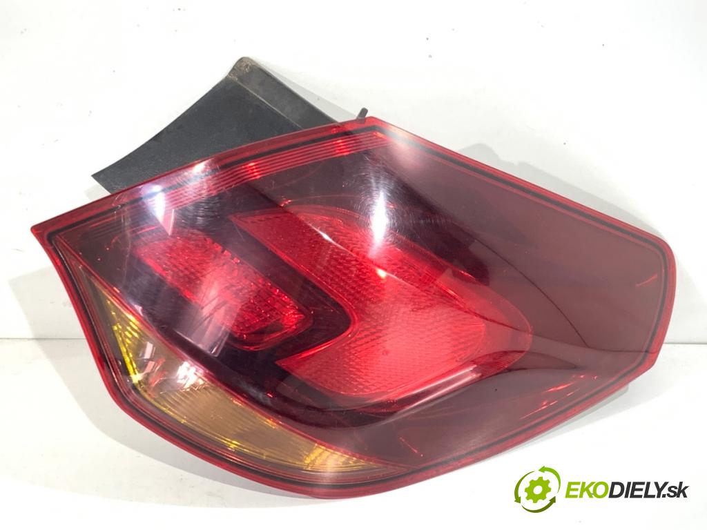 OPEL ASTRA J liftback 2010 81 kW 1.7 CDTI (68) 1686 světlo pravý zadní část 