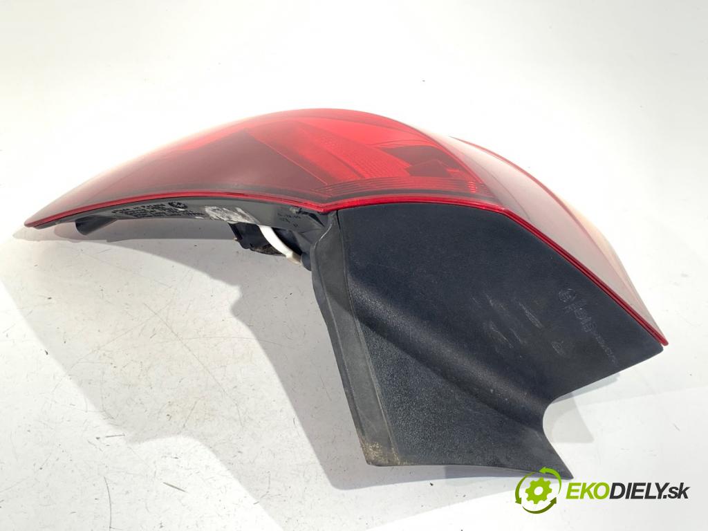 OPEL ASTRA J liftback 2010 81 kW 1.7 CDTI (68) 1686 světlo pravý zadní část