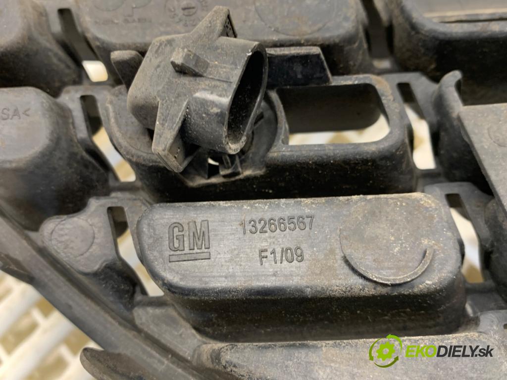 OPEL ASTRA J liftback 2010 81 kW 1.7 CDTI (68) 1686 mří nárazníka přední část 13266567 (Přední mřížka (maska chladiče))