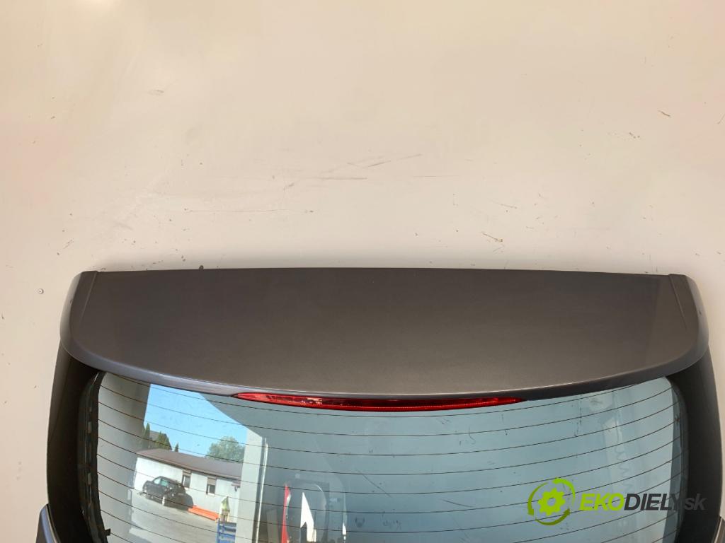 HYUNDAI i30 liftback 2013 81 kW 1.6 CRDi 1582 kapota zad
