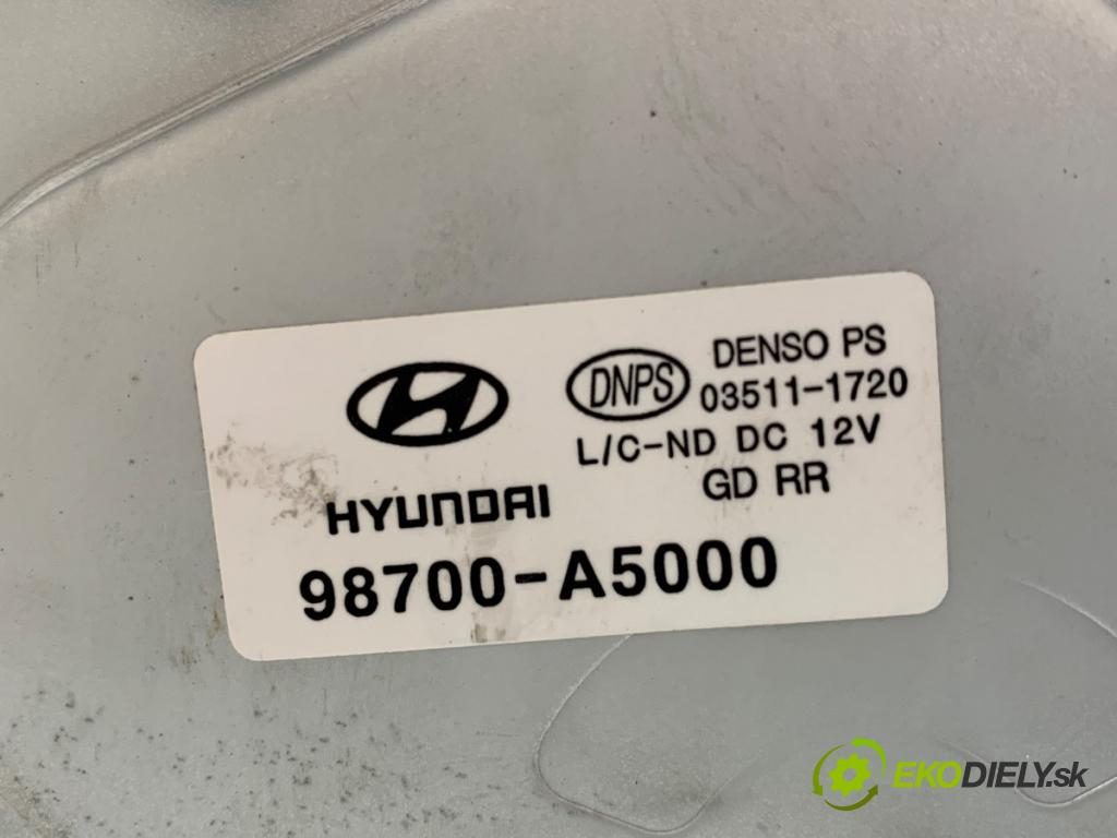 HYUNDAI i30 liftback 2013 81 kW 1.6 CRDi 1582 Motor stieračov zad 98700-A5000