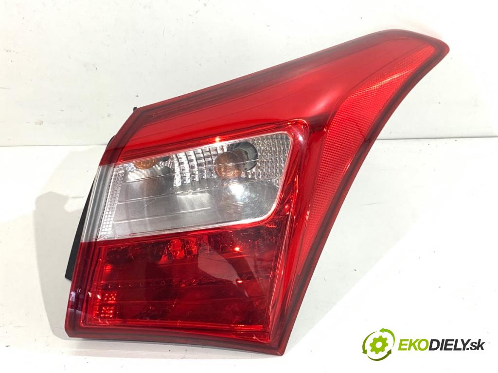 HYUNDAI i30 liftback 2013 81 kW 1.6 CRDi 1582 Svetlo pravy zad 92402-A50