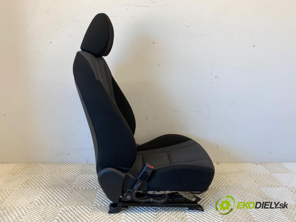 HYUNDAI i30 liftback 2013 81 kW 1.6 CRDi 1582 Sedadlo ľavy predný