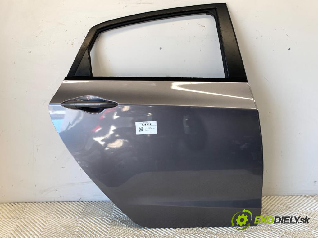 HYUNDAI i30 liftback 2013 81 kW 1.6 CRDi 1582 Dvere pravy zad 