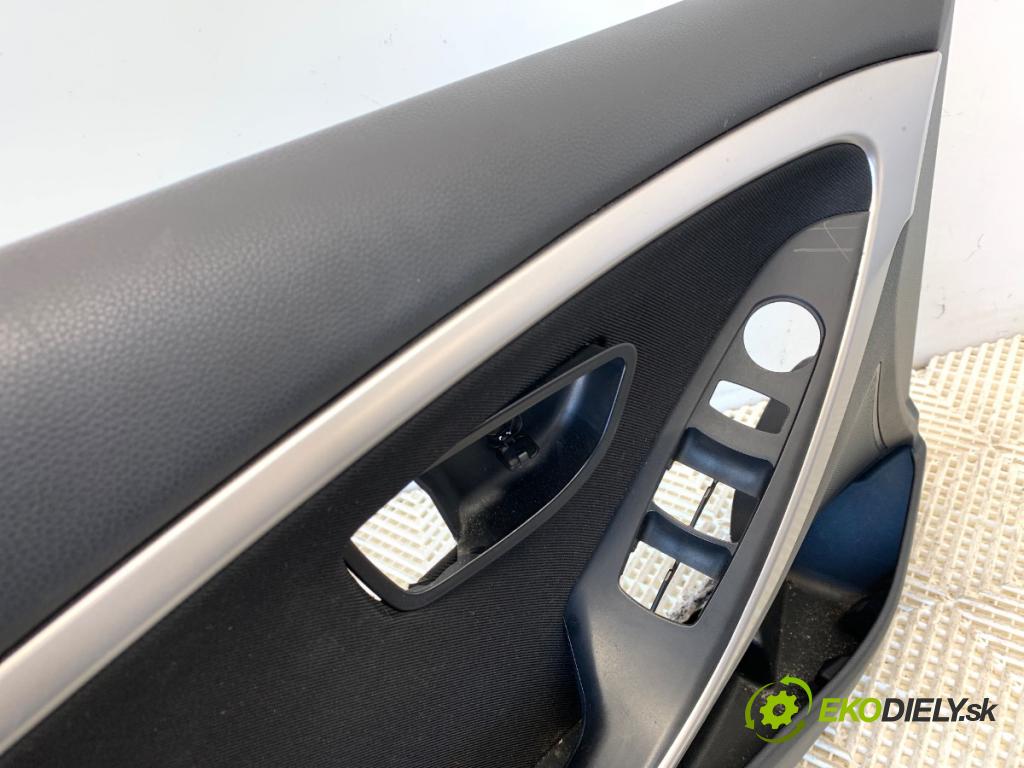 HYUNDAI i30 liftback 2013 81 kW 1.6 CRDi 1582 čalúnenie Dvere ľavy predný