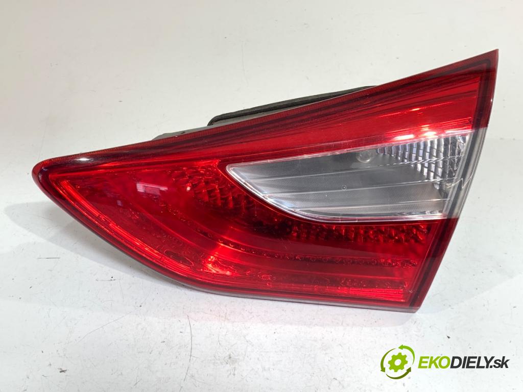 HYUNDAI i30 liftback 2013 81 kW 1.6 CRDi 1582 Svetlo pravy zad vnútorná 92404-A50