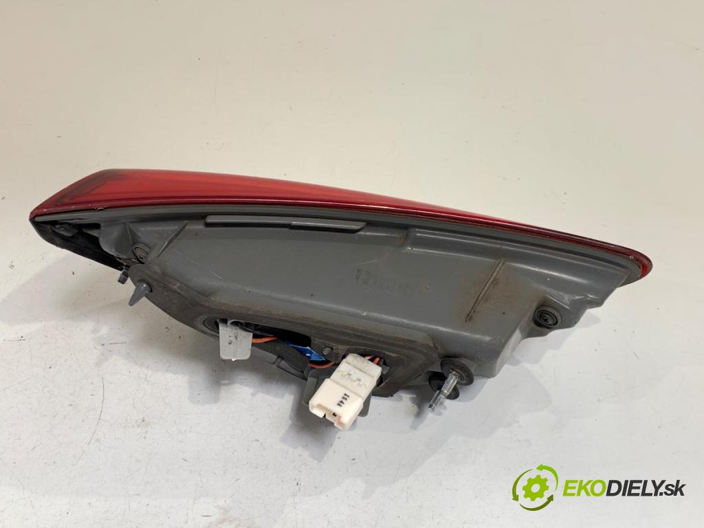 HYUNDAI i30 liftback 2013 81 kW 1.6 CRDi 1582 Svetlo pravy zad vnútorná 92404-A50