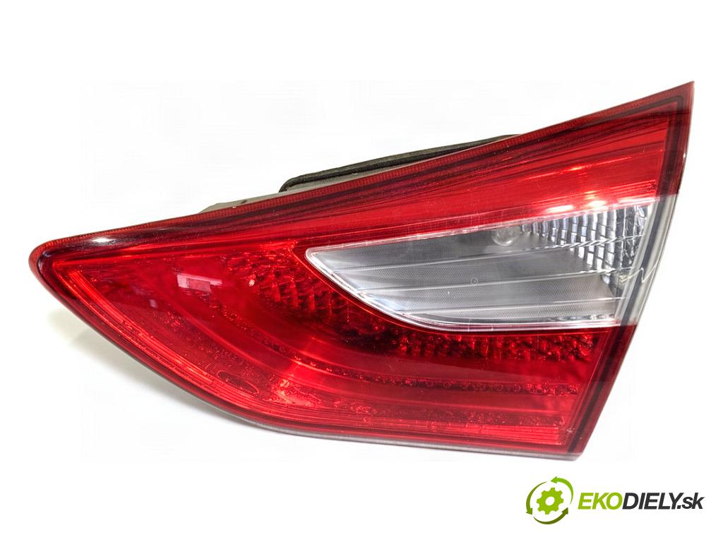 HYUNDAI i30 liftback 2013 81 kW 1.6 CRDi 1582 Svetlo pravy zad vnútorná 92404-A50