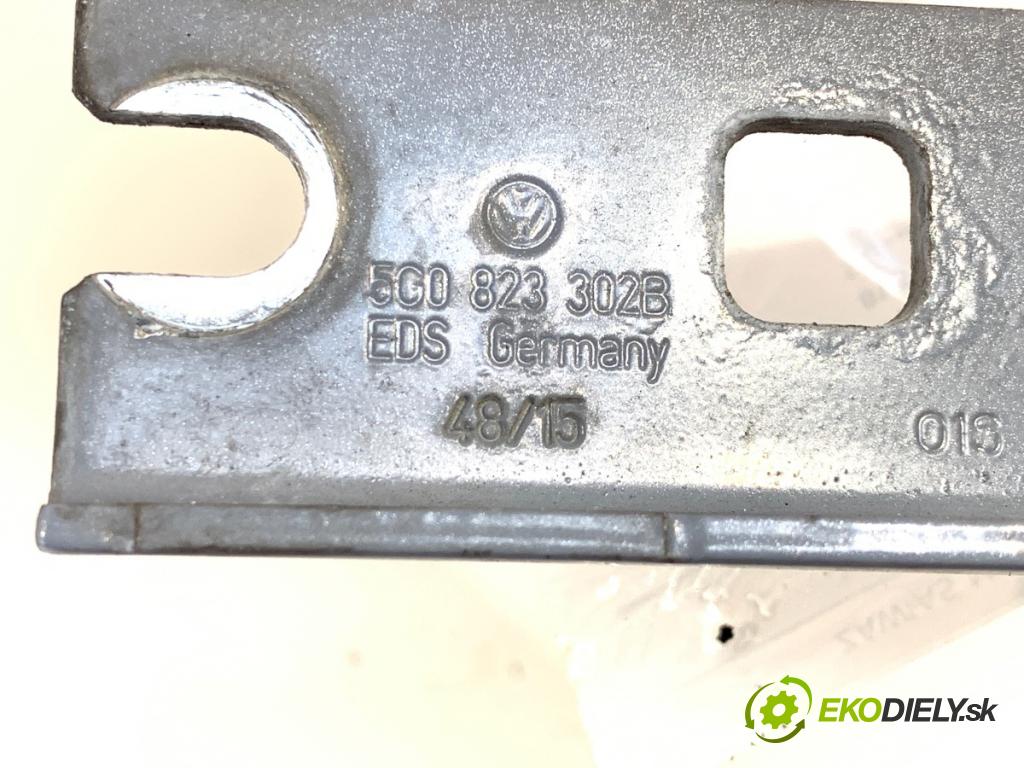 VW GOLF VII Kombi 2016 81 kW 1.6 TDI 1598 závěs kapoty pravý přední část 5G0823302B
