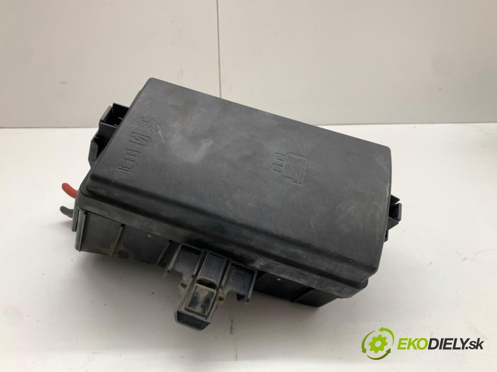 VW GOLF VII Kombi 2016 81 kW 1.6 TDI 1598 Skrinka poistková 5Q0907361C (Poistková skrinka)