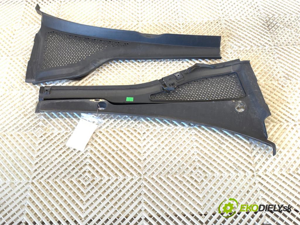 VW GOLF VII Kombi 2016 81 kW 1.6 TDI 1598 torpédo plast pod čelní okno 5G1819403A (Plast pod čelním sklem)
