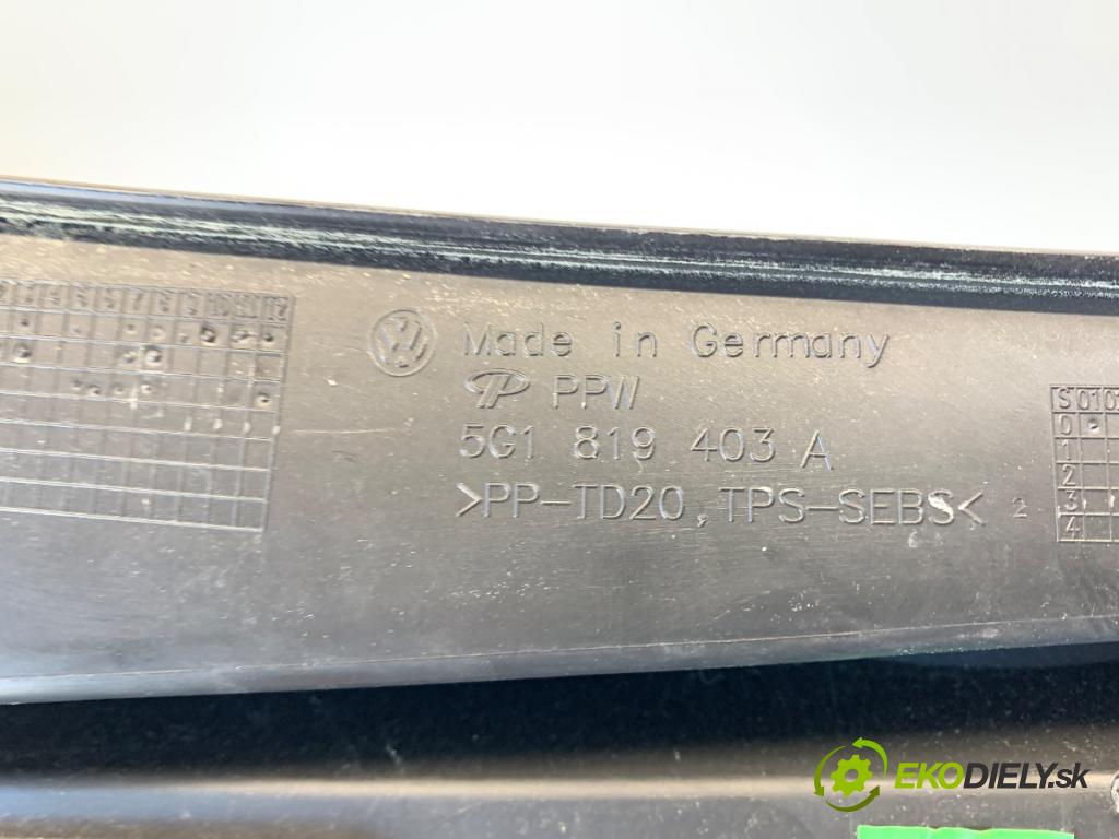 VW GOLF VII Kombi 2016 81 kW 1.6 TDI 1598 torpédo plast pod čelní okno 5G1819403A (Plast pod čelním sklem)