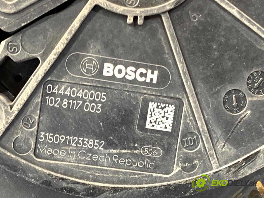 BMW F11 Kombi 2015 230 kW 535 d xDrive 2993 nádržka SCR 7212607