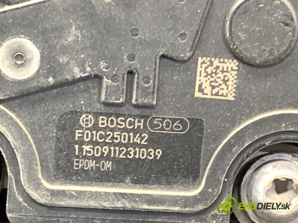 BMW F11 Kombi 2015 230 kW 535 d xDrive 2993 nádržka SCR 7212607