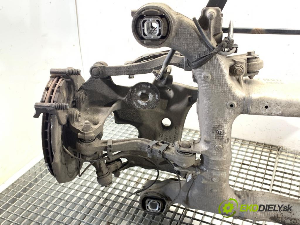 BMW F11 Kombi 2015 230 kW 535 d xDrive 2993 výztuha zadní část 6799103