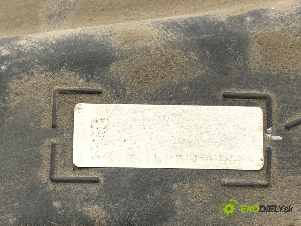 BMW F11 Kombi 2015 230 kW 535 d xDrive 2993 nádržka SCR 7212608