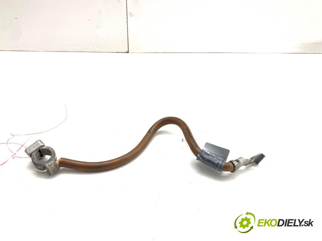 BMW E90 sedan 2006 120 kW 320 d 1995 svorka MINUS 6938488