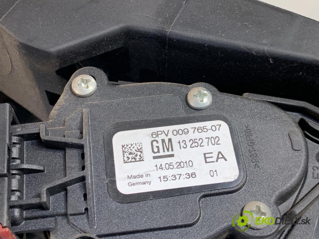 OPEL ASTRA J liftback 2010 81 kW 1.7 CDTI (68) 1686 PEDÁL: 13252175 (Potenciometr plynového pedálu)